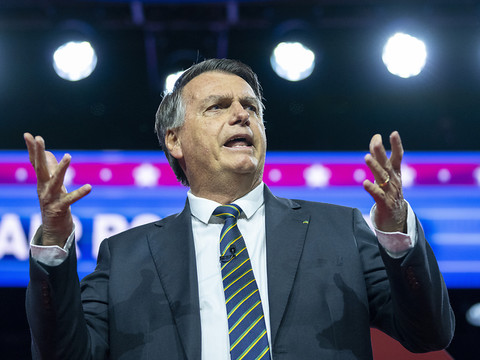 Retour à Brasilia et en politique pour Bolsonaro