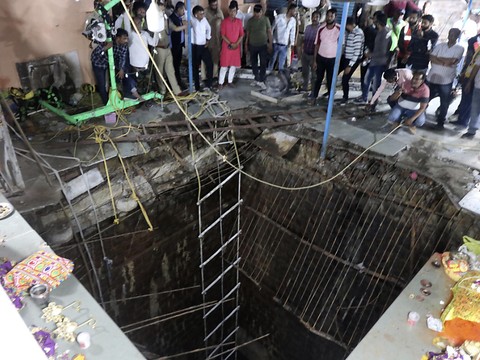 Le bilan de l'effondrement d'un temple porté à 36 morts en Inde