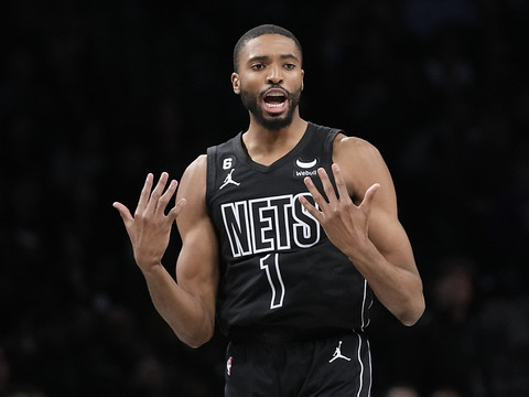 Les Hawks battus à Brooklyn