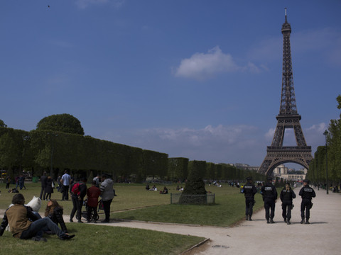 Une seconde tour Eiffel à Paris pour le 1er avril