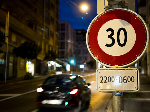Selon l'ATE Vaud, le 30 km/h de nuit ne ralentit pas le trafic