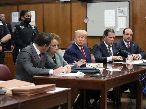 Trump plaide non coupable devant un juge à New York