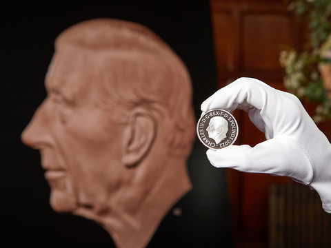 Le premier timbre à l'effigie de Charles III mis en vente