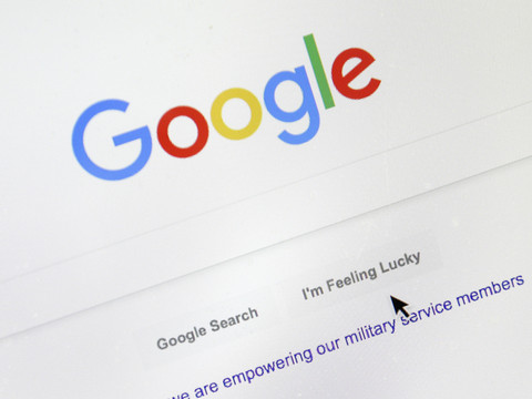 Google, Facebook ou Twitter devraient être mieux réglementés