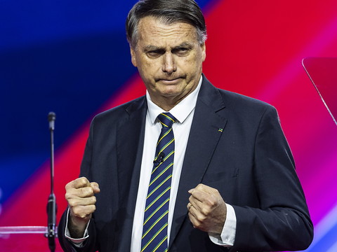 Bolsonaro entendu par la police sur les bijoux saoudiens