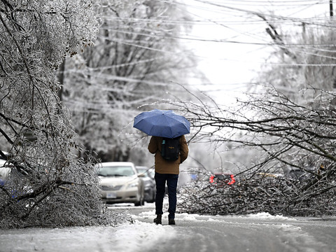 Un million de Canadiens sans électricité à cause d'une tempête