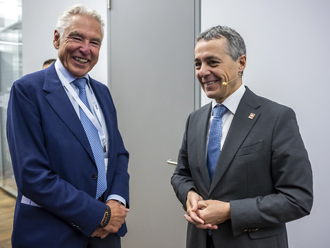 L'avenir de la guerre et de la paix discuté à Genève