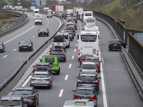 Embouteillage pascal au nord du Gothard vendredi matin