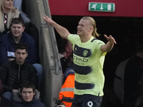 Premier League: Manchester City ne lâche rien