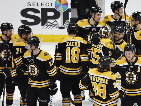 Saison régulière de NHL: record de victoires égalé pour Boston