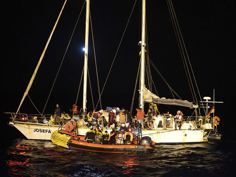 Naufrage en Méditerranée: 2 morts et une vingtaine de disparus