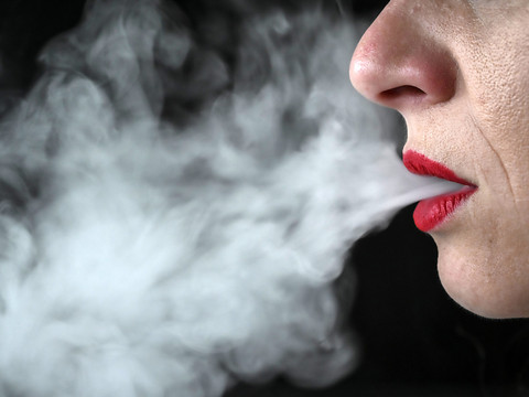 Cigarettes électroniques: Juul verse 462 millions de dollars