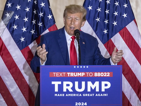 Trump porte plainte contre son ancien avocat