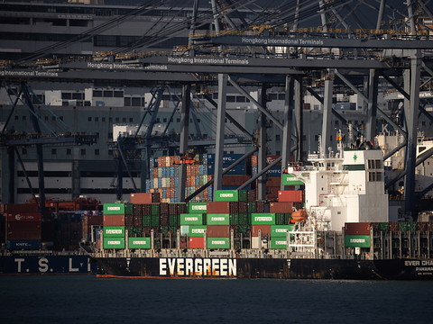 Chine: rebond des exportations pour la première fois en six mois