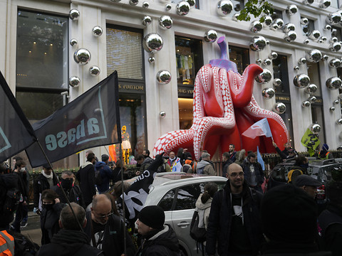 Retraites: 12e round dans la rue