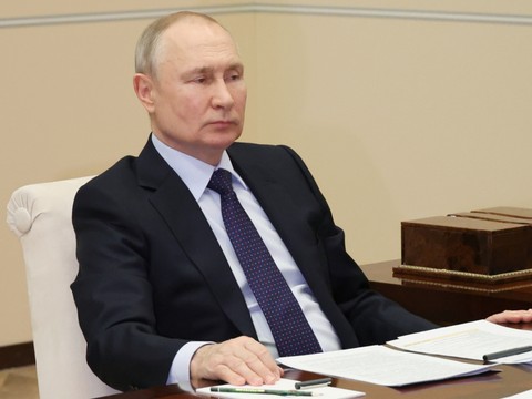 Poutine facilite la mobilisation des Russes, huit morts à Sloviansk