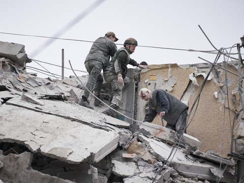 Moscou dit progresser près de Bakhmout - Kiev dément