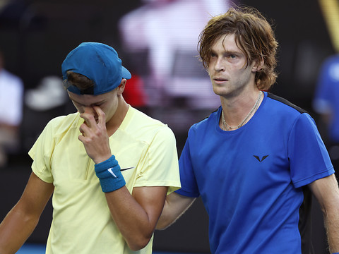Rune défiera Rublev en finale sur le Rocher