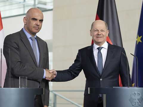La Suisse toujours opposée à la réexportation de matériel de guerre