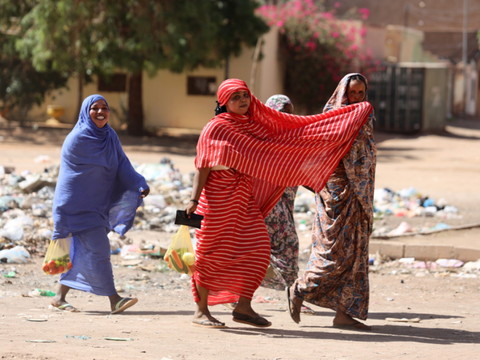 A Khartoum, des milliers de civils fuient pour échapper aux combats
