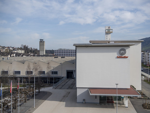 Schindler avance au premier trimestre, confiant pour la suite