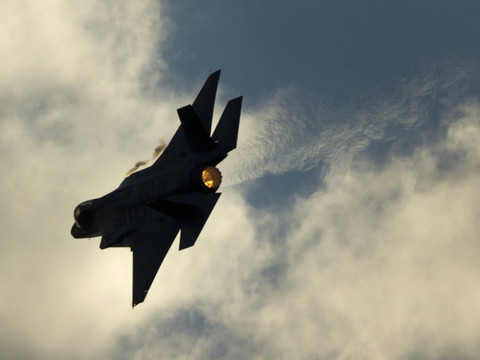 Nouveaux avions de combat: les dossiers restent secrets