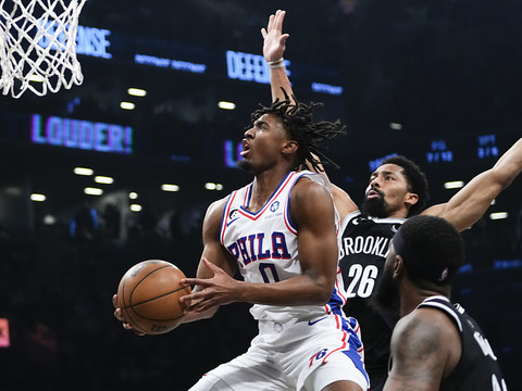 Les Sixers s'envolent face aux Nets