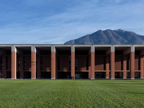 Viola Amherd inaugure un bâtiment de Mario Botta à Tenero