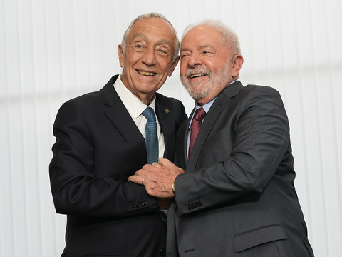 Lula poursuit au Portugal son come-back diplomatique
