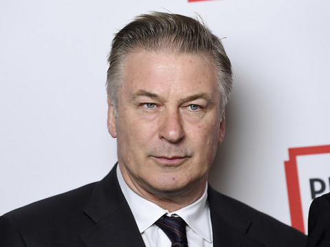 Tir sur un tournage: les poursuites contre Alec Baldwin abandonnées