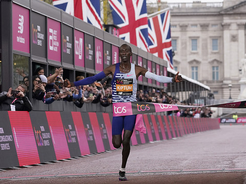 Le deuxième chrono de tous les temps poour Kelvin Kiptum