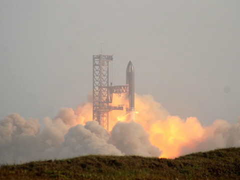 Le pas de tir de SpaceX ébranlé par le décollage de Starship