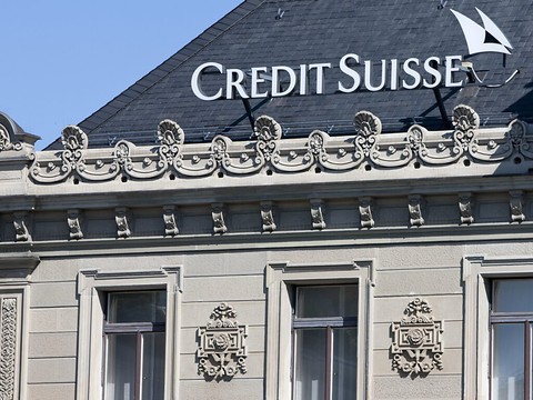 Credit Suisse essuie encore des reflux d'argent au premier partiel