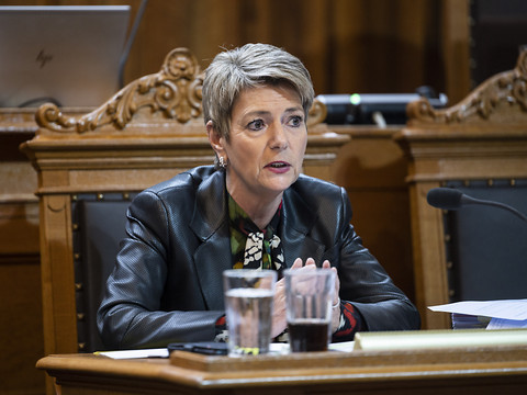 La Suisse doit reprendre l'imposition des entreprises selon l'OCDE