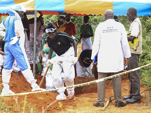 Jeûne mortel dans une secte au Kenya: le bilan atteint 90 morts