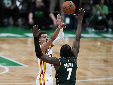 Trae Young offre un sursis aux Hawks