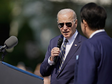 Joe Biden balaie les questions sur son âge: 