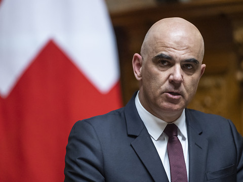 Une forte hausse des primes pas exclue, selon Alain Berset