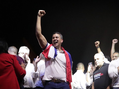 Le conservateur Santiago Peña élu, le Colorado garde sa mainmise