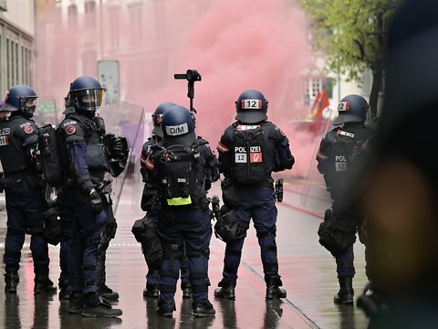 Effervescence pour le 1er Mai à Bâle après une intervention policière massive