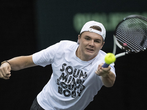 Absent depuis plus d'un mois, Stricker passe le 1er tour à Prague