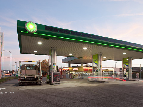 BP renoue avec les bénéfices après la perte abyssale liée à Rosneft