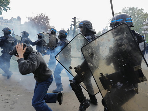 1er-mai: 540 interpellations et 406 policiers et gendarmes blessés en France