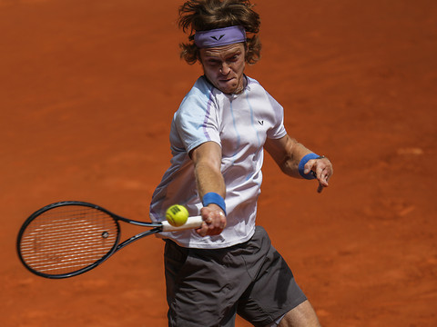 Medvedev et Rublev stoppés en huitièmes de finale à Madrid