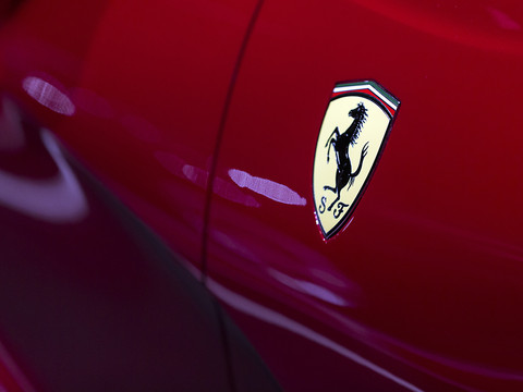 Ferrari entame l'année sur les chapeaux de roue