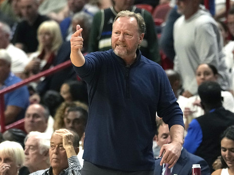 Les Bucks limogent leur entraîneur Mike Budenholzer
