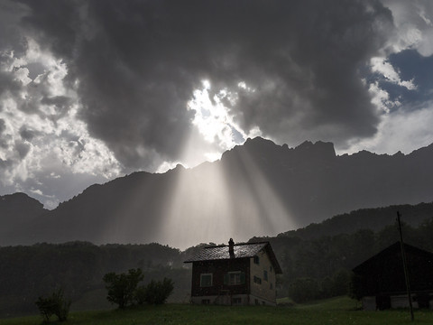 Orages, grêlons et bourrasques en Suisse alémanique