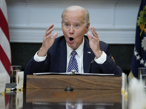 Biden, 80 ans en course pour un second mandat, vante sa 