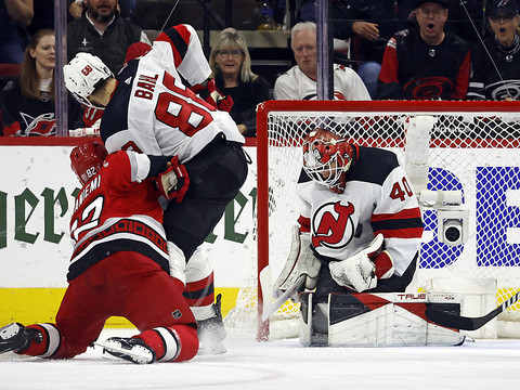 Akira Schmid et les Devils dépassés