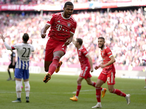 Le Bayern s'impose à Brême (2-1) et garde les cartes en mains